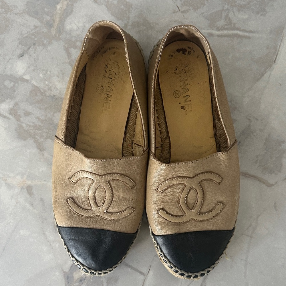 CHANEL Two-Tone Leather Espadrille Flats in Tan and Black